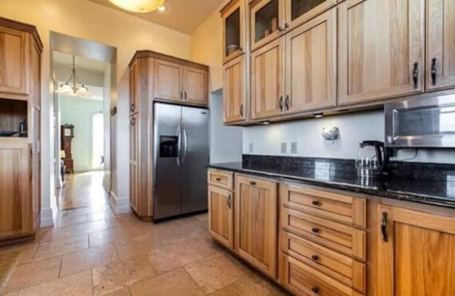 Dubuque House | Beauty on the Bluff
