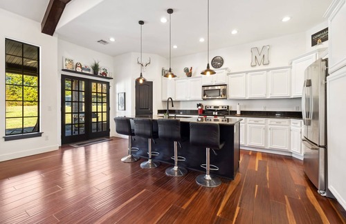 Garfield House | Beaver Lake Getaway 3BR w/Hot Tub, Fire Pit & Boat Parking!
