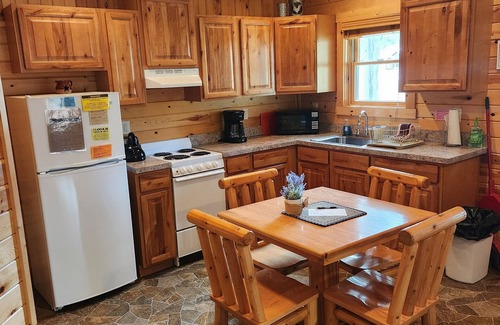 Clearville Cabin | Beaver Lodge At Creekside Resort
