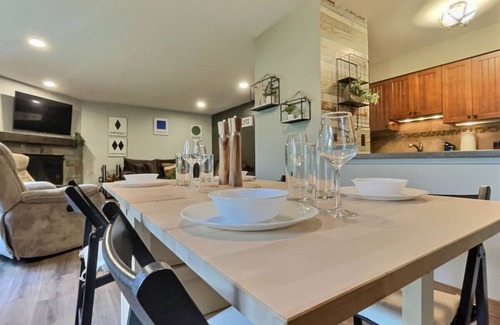 Central Vermont- Killington Apartment | BeaverBox AC, Pool, Hot Tub, Sauna, Near Resort