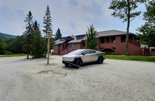 Central Vermont- Killington Apartment | BeaverBox AC, Pool, Hot Tub, Sauna, Near Resort