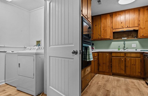Farmington Cabin | Beaverdam Bliss Cabin on 14 acres