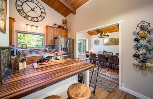 Beaverton House | Beaverton Highlands Retreat