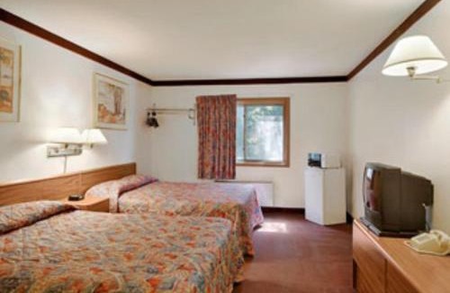 Becker Hotel | Becker inn & Suites