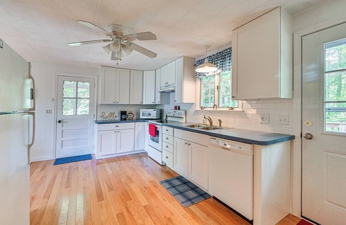 Sherwood Forest House | Becket Home w/3-Season Porch: Walk to Lake Access