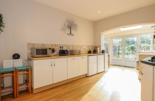 Overstrand House | BECKHYTHE COTTAGE, pet friendly, with open fire in Overstrand