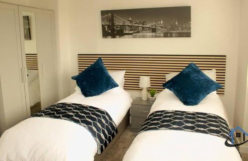 Kettering House | Beckleigh House, Kettering king or twin beds free parking x3