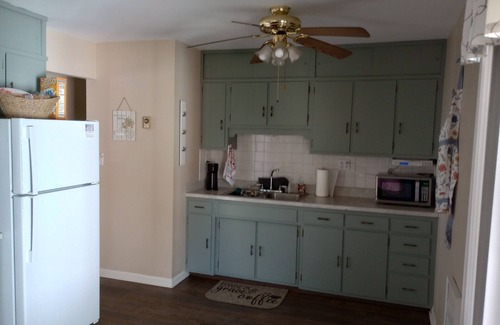 Bradley House | Beckley Escape . Near the Crossroads Mall and 20 minutes to the New River Gorge
