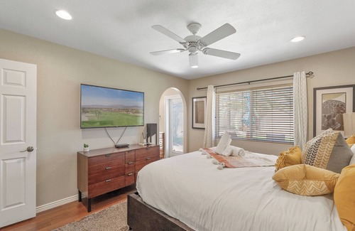 Covey House | Beck’s Place – Modern 3 BDR w/ Tons of Outdoor Space! Pet Friendly