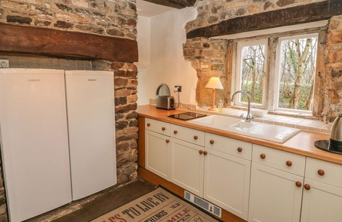 Carnforth Cottage | BECKSIDE COTTAGE, pet friendly, with open fire in Kirkby Lonsdale