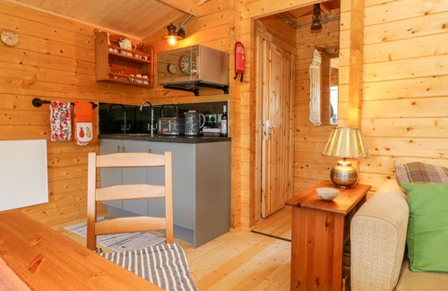 Leavening Cottage | BECKSIDE LODGE, romantic, character holiday cottage in Malton