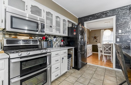 Gladstone House | Becky & Marvels 420 Stay (Private Room)