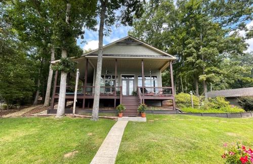 Jackson House | Beckys Lake Bungalow