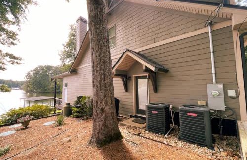 Jackson House | Beckys Lake Bungalow