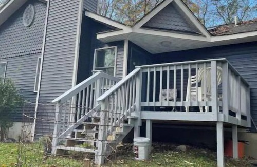 New Paltz House | Become at peace in a comfortable country home
