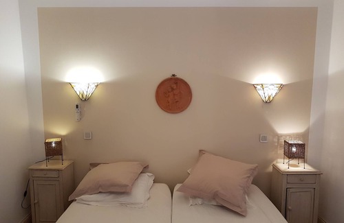 Saint-Philippe-dAiguille Hotel | Bed and Breakfast near Saint-Emilion Cozy Suite Apartment.