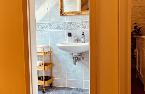 Huenxe Apartment | bed&agedesign -small- beautiful room with bathroom
