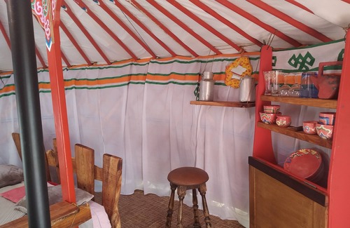 Castellet-les-Sausses Other | Bed and breakfast in a yurt between forest and meadow.
