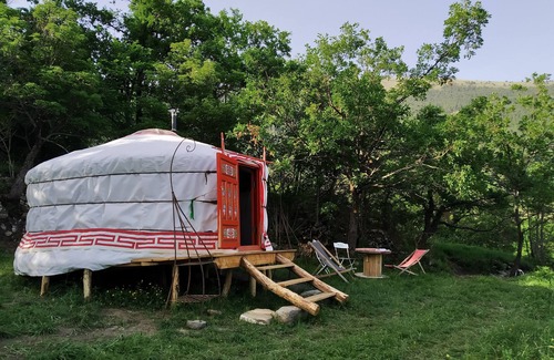 Castellet-les-Sausses Other | Bed and breakfast in a yurt between forest and meadow.