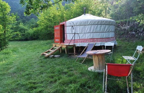 Castellet-les-Sausses Other | Bed and breakfast in a yurt between forest and meadow.
