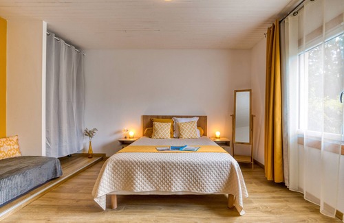 La Salvetat-sur-Agout House | Bed and breakfast 'Les Tables Aux Vaches Raviège' with Shared Terrace, Wi-Fi and Air Conditioning