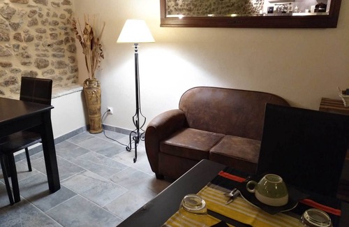 Saint-Jean-de-Valeriscle Apartment | Bed and breakfast "La mauresque", 2 people, continental breakfast included