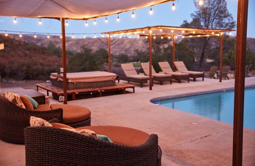 Clear Lake Bed & Breakfast | Bed and Barrel at Stonehouse Cellars