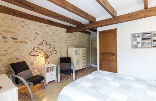 Auriac-du-Perigord Bed & Breakfast | Bed and Breakfast 'Chambre Chardon' with Shared Terrace and Shared Garden