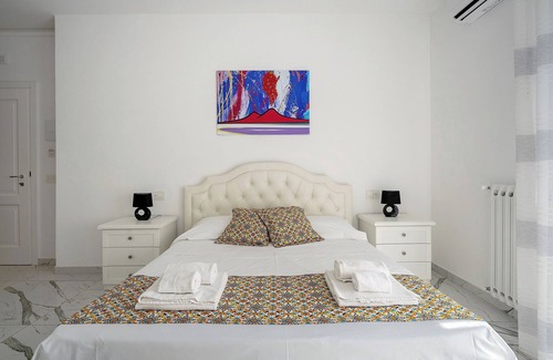 Piano di Sorrento Bed & Breakfast | Bed and Breakfast 'Suite Quadrupla Deluxe Superior' with Private Terrace, Wi-Fi and Air Conditioning
