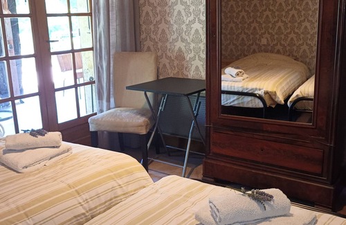Piegut-Pluviers Bed & Breakfast | Bed and Breakfast 'Les Touilles' with Private Pool, Private Terrace and Wi-Fi