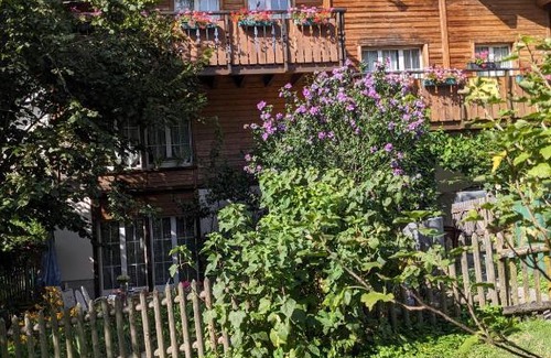 Glarus Sued House | Bed and Breakfast - Älplersuite mit eigenem Bad und Terrasse