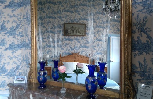 Piney House | Bed and Breakfast at the Château de Brantigny, DES REAULX