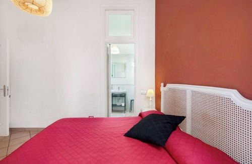 Historical Downtown Salerno Bed & Breakfast | Bed and Breakfast 'Camera Doppia' with Private Terrace, Wi-Fi and Air Conditioning