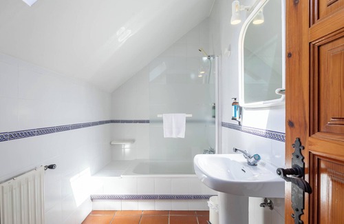 Areas Bed & Breakfast | Bed and Breakfast "Casa Rectoral Doble 1" with Mountain View, Shared Pool & Wi-Fi