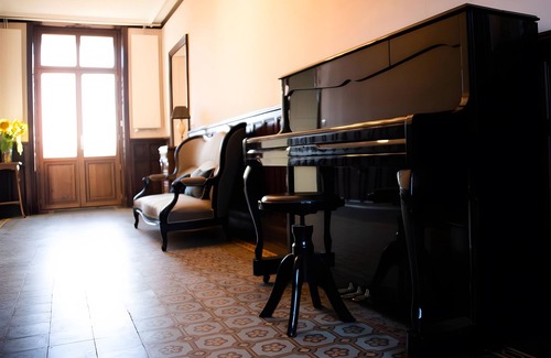 Sanxay Bed & Breakfast | Bed and Breakfast 'Chambre Double - Vue Sur Parc' with Shared Garden and Wi-Fi