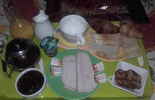 Cravanche Apartment | bed and breakfast cottage
