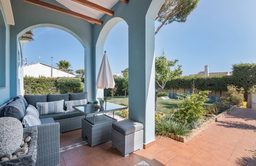 Aljaraque Apartment | Bed and Breakfast 'Crema' with Mountain View, Wi-Fi and Air Conditioning