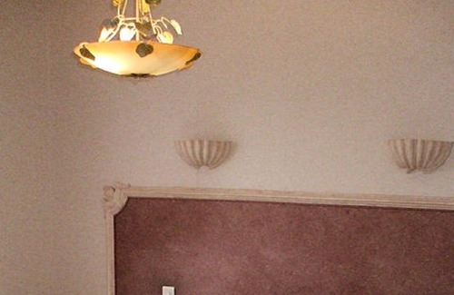 Issel House | Bed and Breakfast Domaine de la Pendule 1