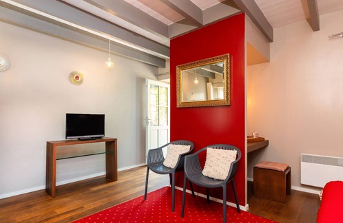 Arzano Bed & Breakfast | Bed and Breakfast 'Hortensia' with Shared Pool, Shared Terrace and Wi-Fi
