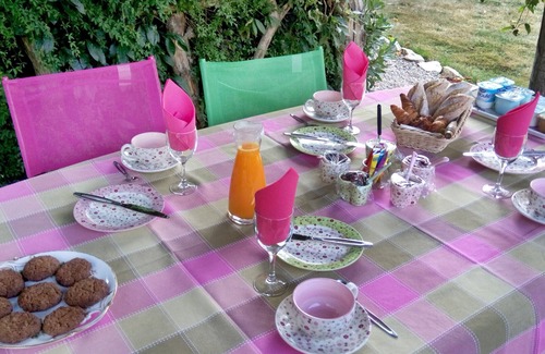 Benayes House | Bed and Breakfast in a quiet 3 ha property with garden, swimming pool and ponds
