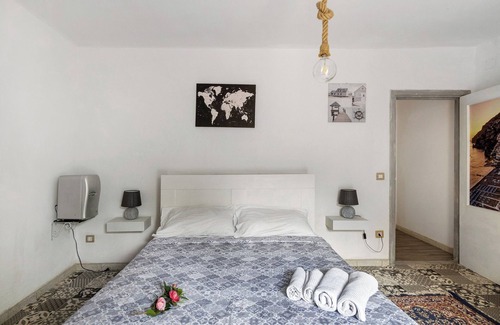 Seiano Bed & Breakfast | Bed and Breakfast 'Camera Claudius In Villa Vista Mare' with Shared Terrace and Wi-Fi