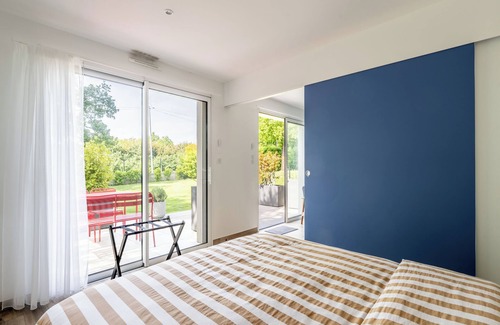 Malville Bed & Breakfast | Bed and Breakfast 'Kerwall - Chambres Familiales' with Shared Pool, Private Terrace and Wi-Fi