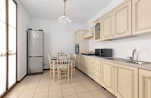 Mantua House | Bed and Breakfast "La Villa" with Balcony