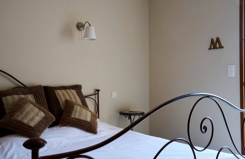 Gabillou Bed & Breakfast | Bed and Breakfast 'Mélanosporum' with Private Terrace, Shared Garden and Wi-Fi
