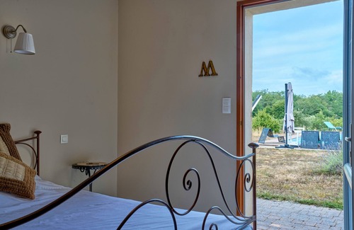 Gabillou Bed & Breakfast | Bed and Breakfast 'Mélanosporum' with Private Terrace, Shared Garden and Wi-Fi