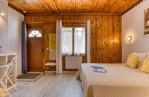 La Salvetat-sur-Agout House | Bed and breakfast 'Saints-Peyres' with Shared Terrace, Wi-Fi