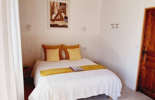 La Salvetat-sur-Agout House | Bed and breakfast 'Saints-Peyres' with Shared Terrace, Wi-Fi
