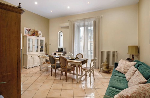Historical Downtown Salerno Bed & Breakfast | Bed and Breakfast 'Verdi' with Private Terrace, Wi-Fi and Air Conditioning