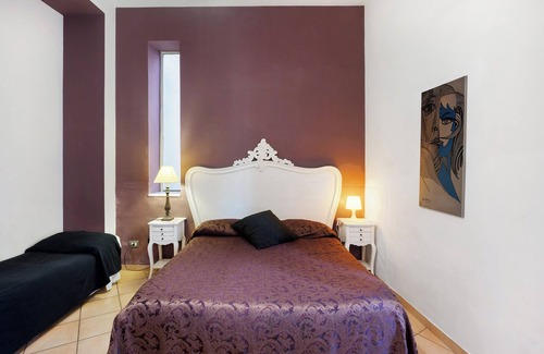 Historical Downtown Salerno Bed & Breakfast | Bed and Breakfast 'Verdi' with Private Terrace, Wi-Fi and Air Conditioning