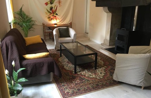 Gurs Bed & Breakfast | Bed and breakfast with shared kitchen and living room